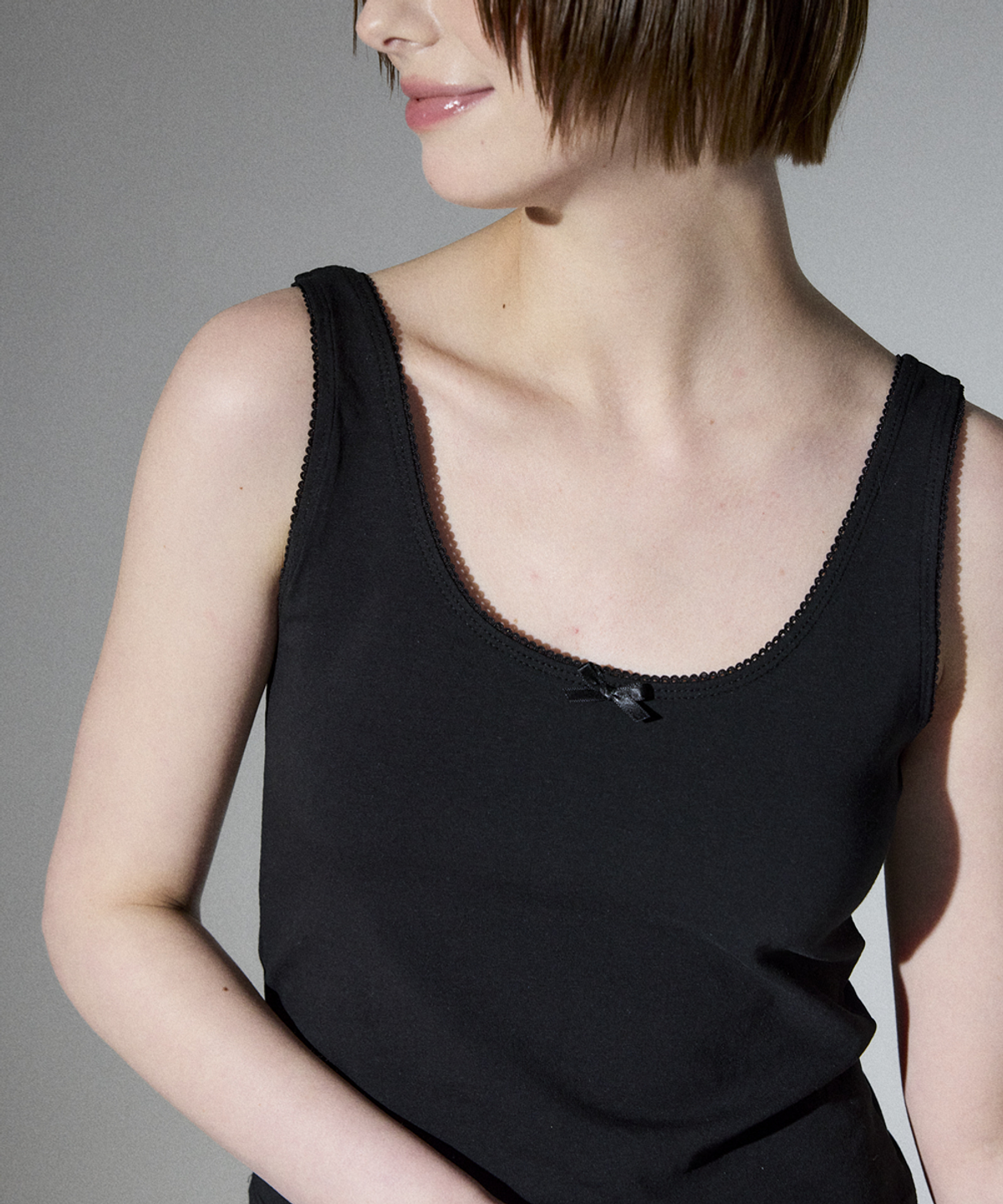 알리에나(ALIENAR) Picot ribbon sleeveless (BK)