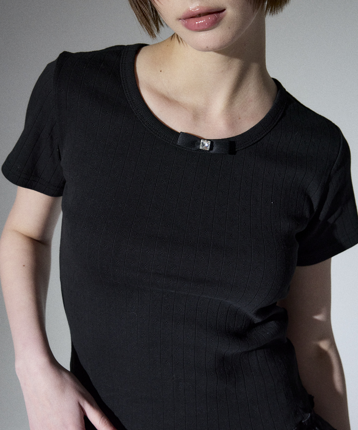 알리에나(ALIENAR) Cubic ribbon short-sleeved (BK)