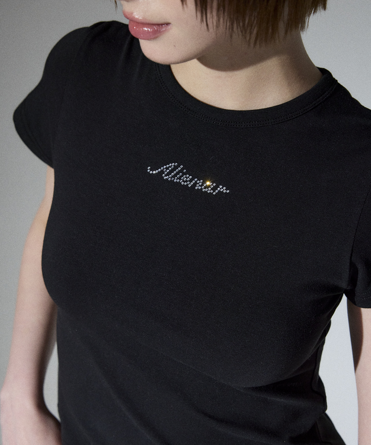 알리에나(ALIENAR) mini logo short-sleeved (BK)