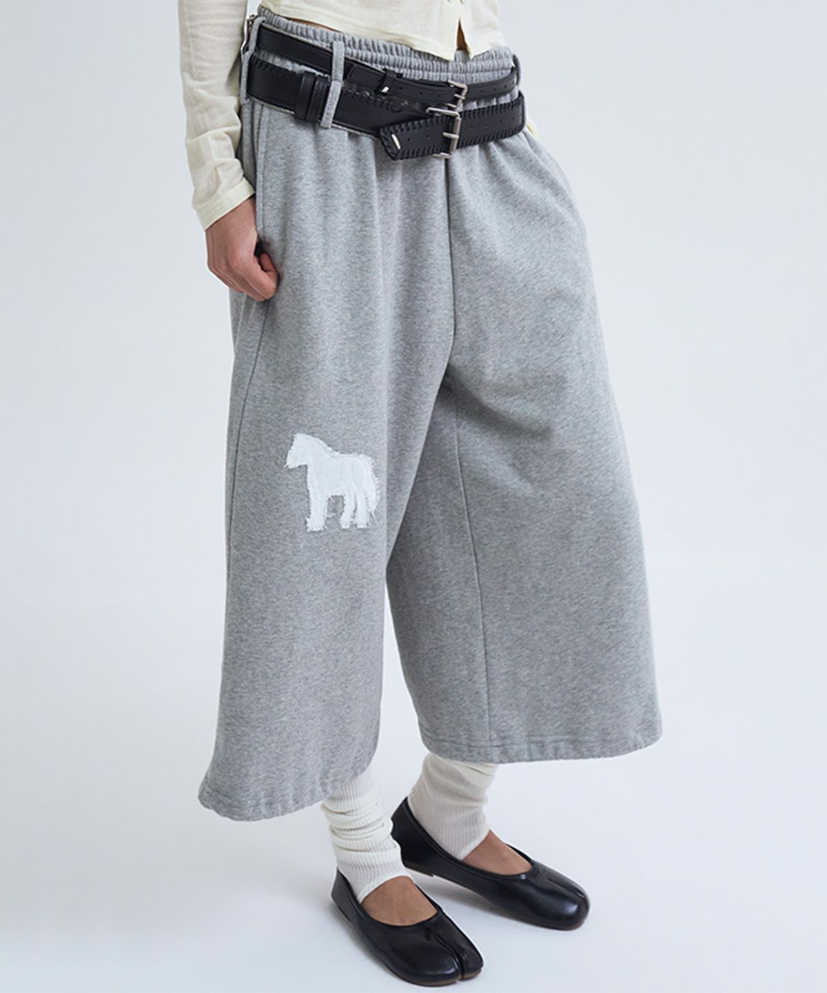 언틸디예스(UNTIL THE YES) Horse Appliqué Bermuda Pants, Grey