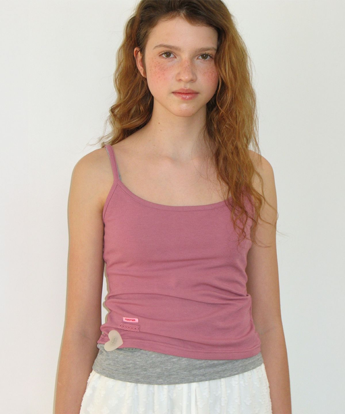 론론(RONRON) MINI LABEL SLIM SLEEVELESS PINK