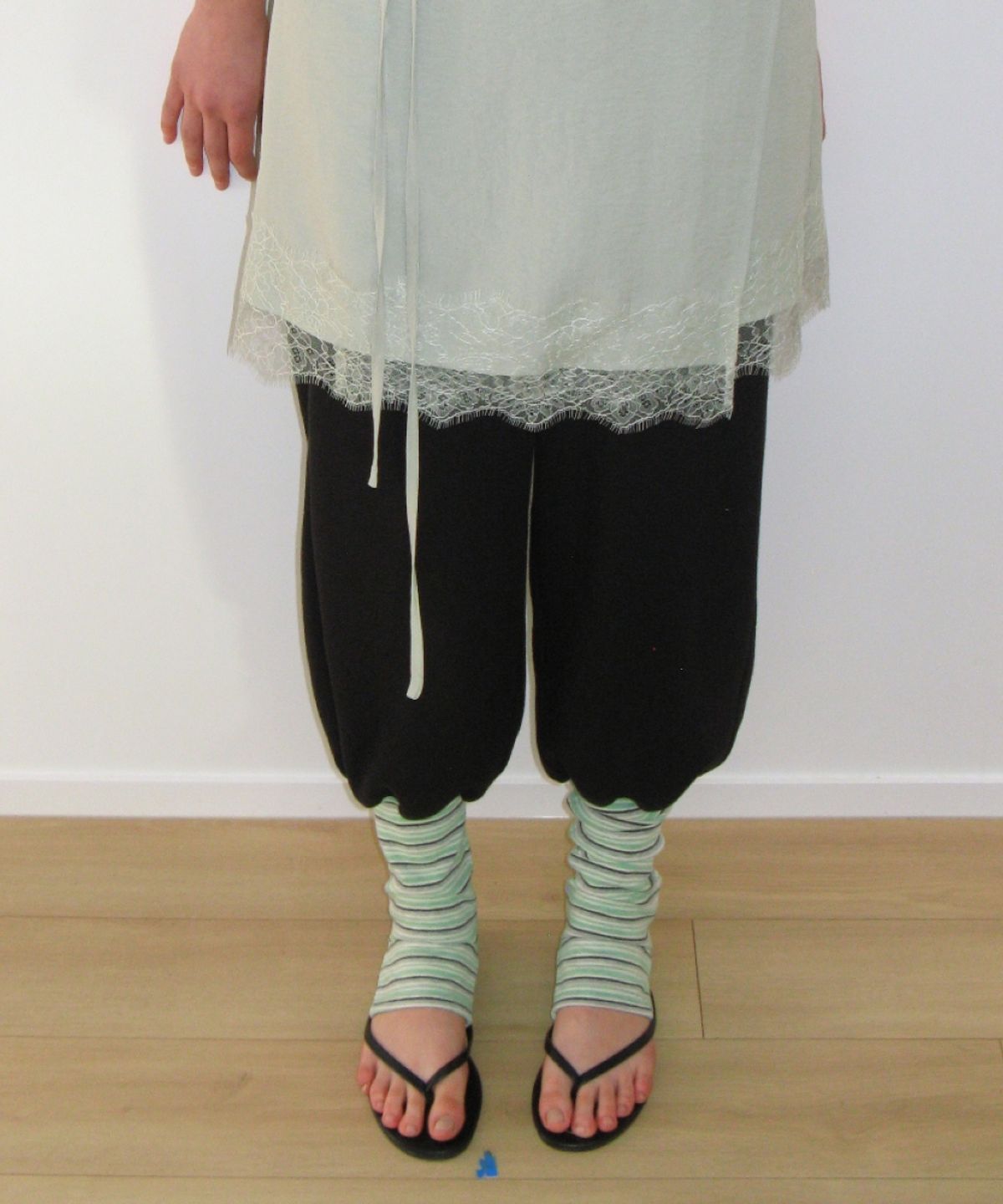론론(RONRON) LEG WARMER LAYERED SWEAT PANTS BLACK