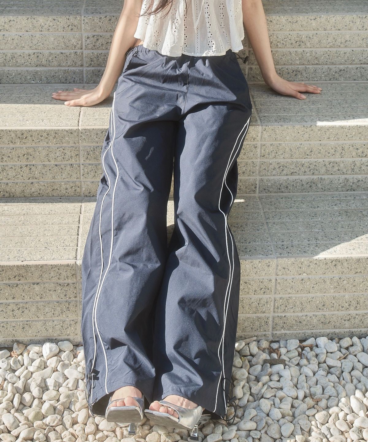 버진키스(VIRGINKISS) Pipe side line track pants - NAVY