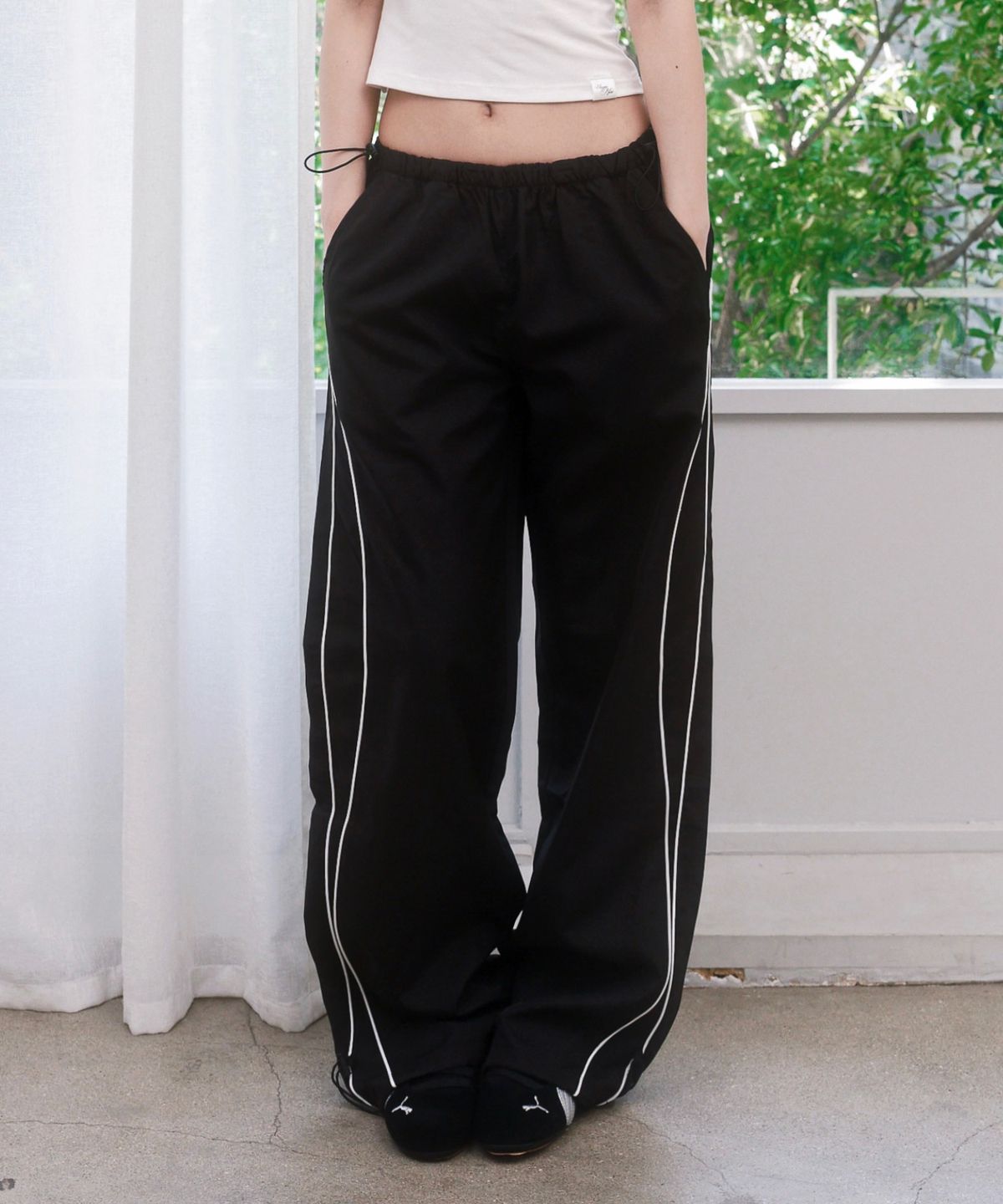 버진키스(VIRGINKISS) Pipe side line track pants - BLACK