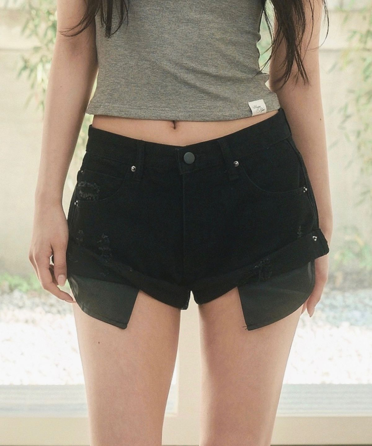 버진키스(VIRGINKISS) Dirty distressed folded denim shorts - BLACK