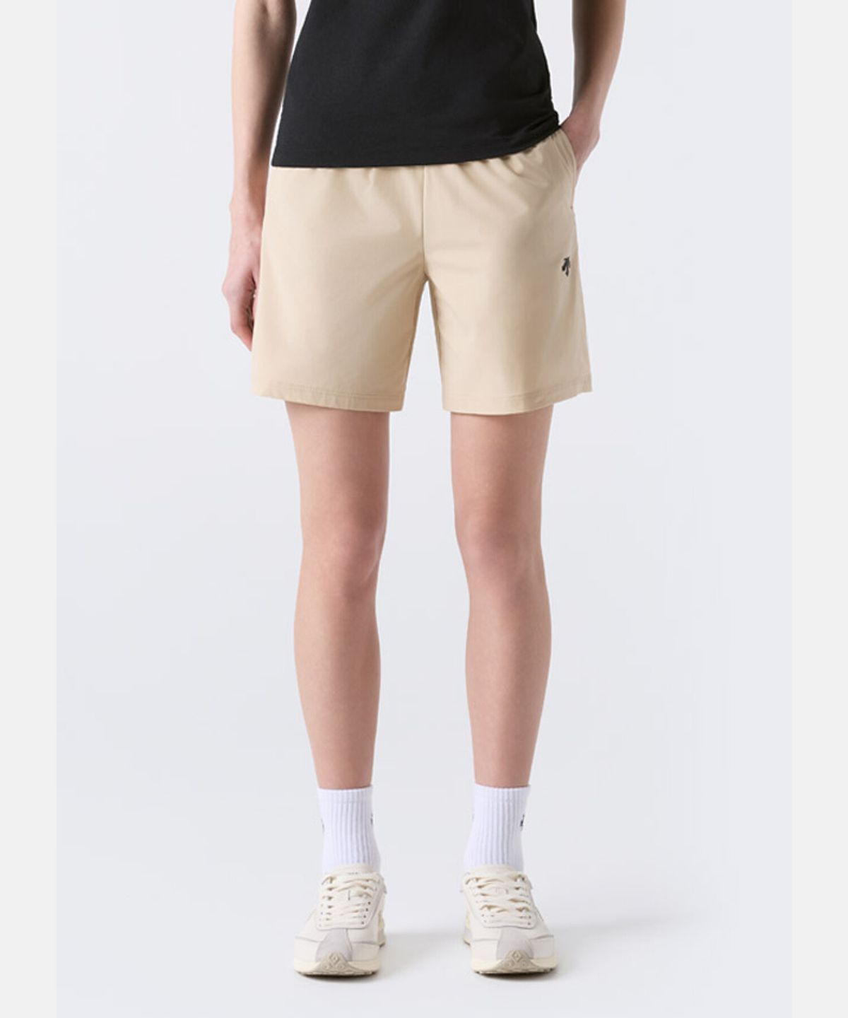 데상트(DESCENTE) 에센셜 쇼츠 (남성 7인치/여성 6.5인치) 베이지 SR323UHP71