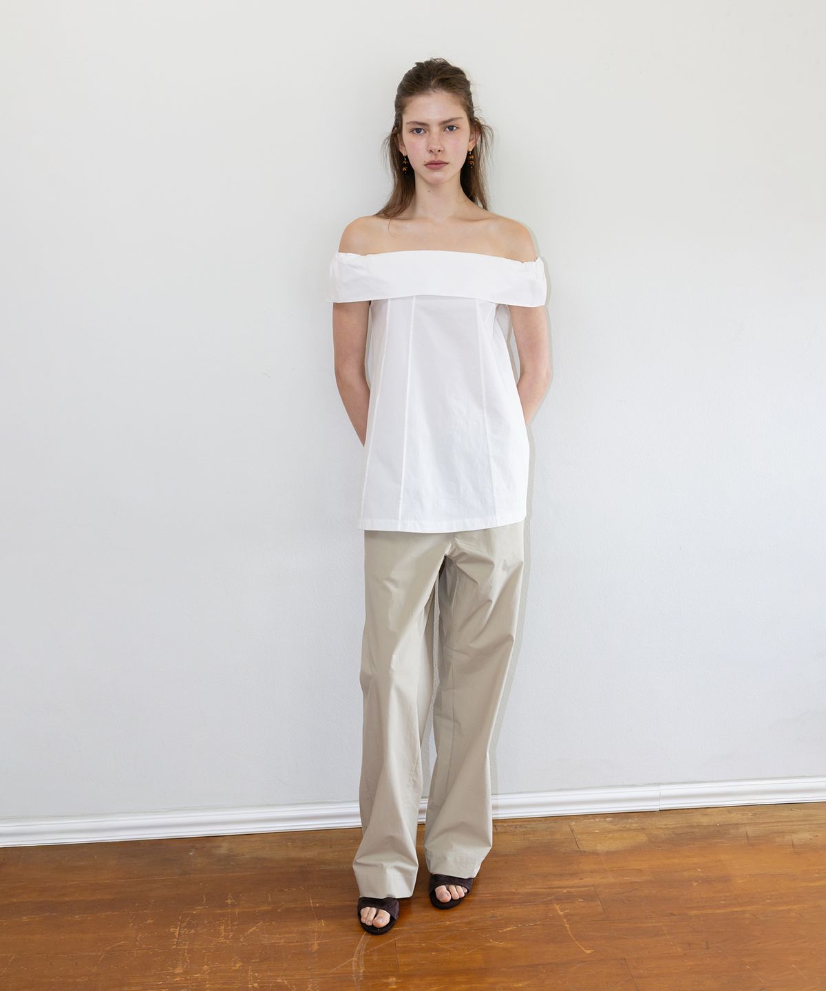 더 릴(THE LILLE) Ruffle Shoulder Blouse_Ivory