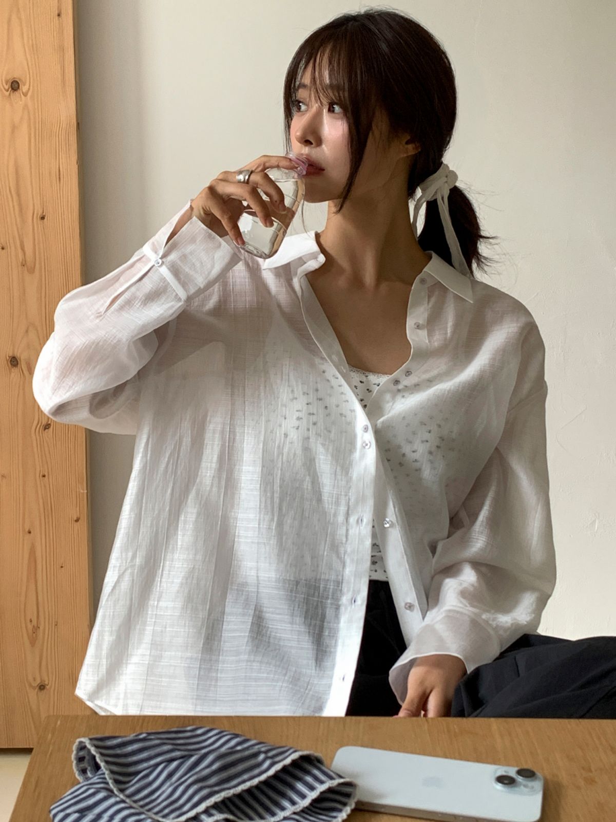 앳코너(ATCORNER) 소프트 그리드 버튼 포인트 시어 셔츠 화이트 AT6SHB016WT
