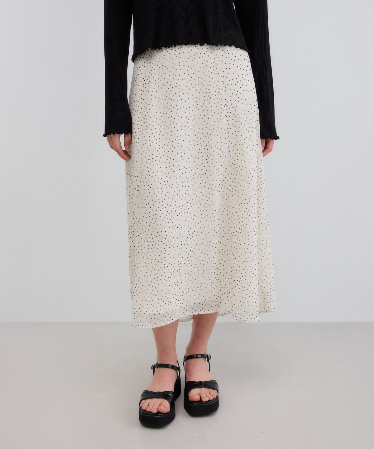 망고매니플리즈(MANGO MANY PLEASE) ODE DOT FLARE SKIRT_CREAM