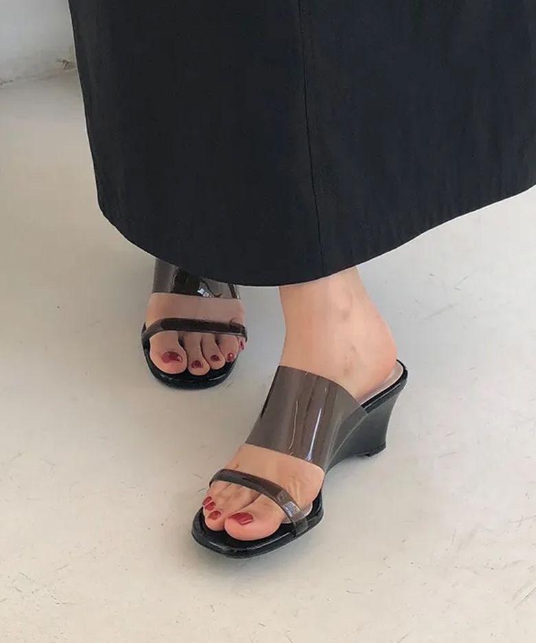 CLEAR WEDGE MULE (BLACK)