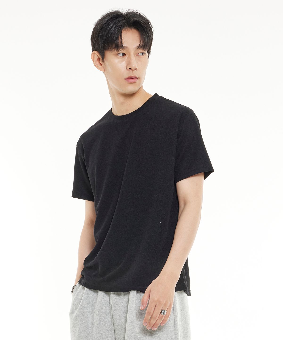 미니멀코드(MINIMALCODE) 베이직 라운드 반소매 티셔츠 블랙