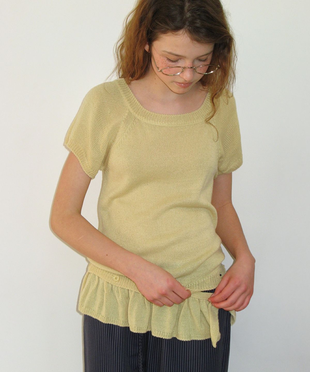 론론(RONRON) DETACHABLE RUFFLE HEM KNIT SOFT YELLOW