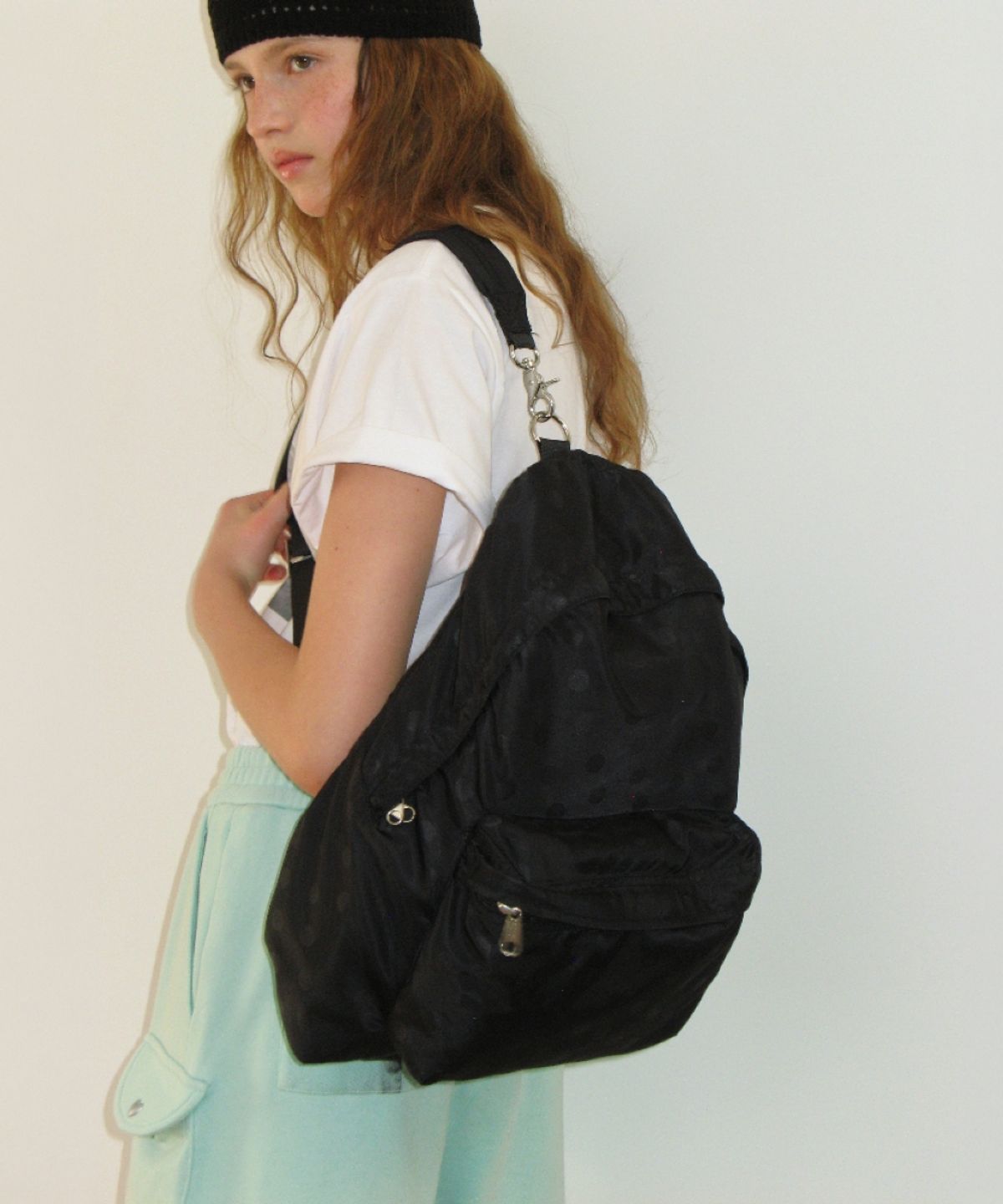론론(RONRON) DOT SLING BACKPACK BLACK