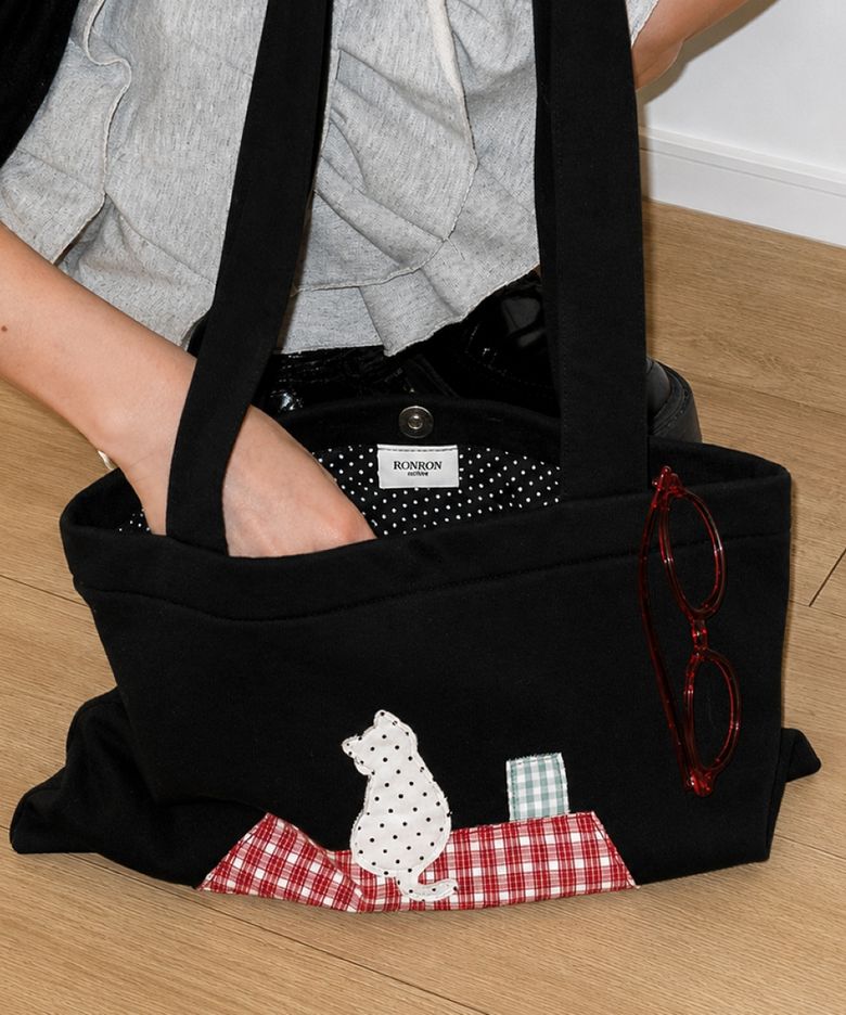 ROOFTOP CAT APPLIQUE SWEAT SHOULDER BAG BLACK