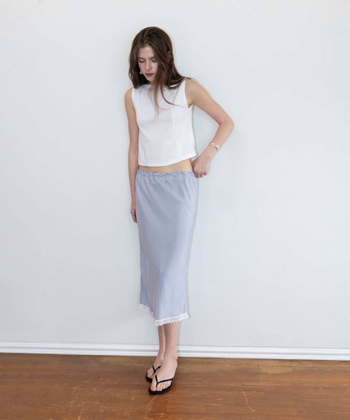 더 릴(THE LILLE) Sway Lace Midi Skirt_Skyblue