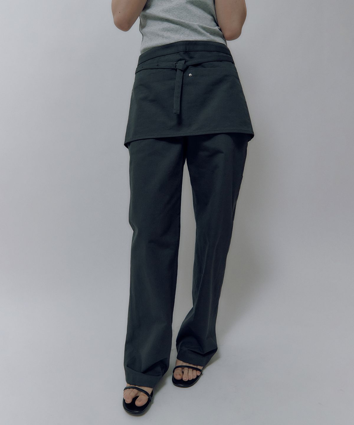 룩캐스트(LOOKAST) 멜라니 레이어드 스커트 팬츠_차콜 / MELANIE LAYERED SKIRT PANTS_CHARCOAL