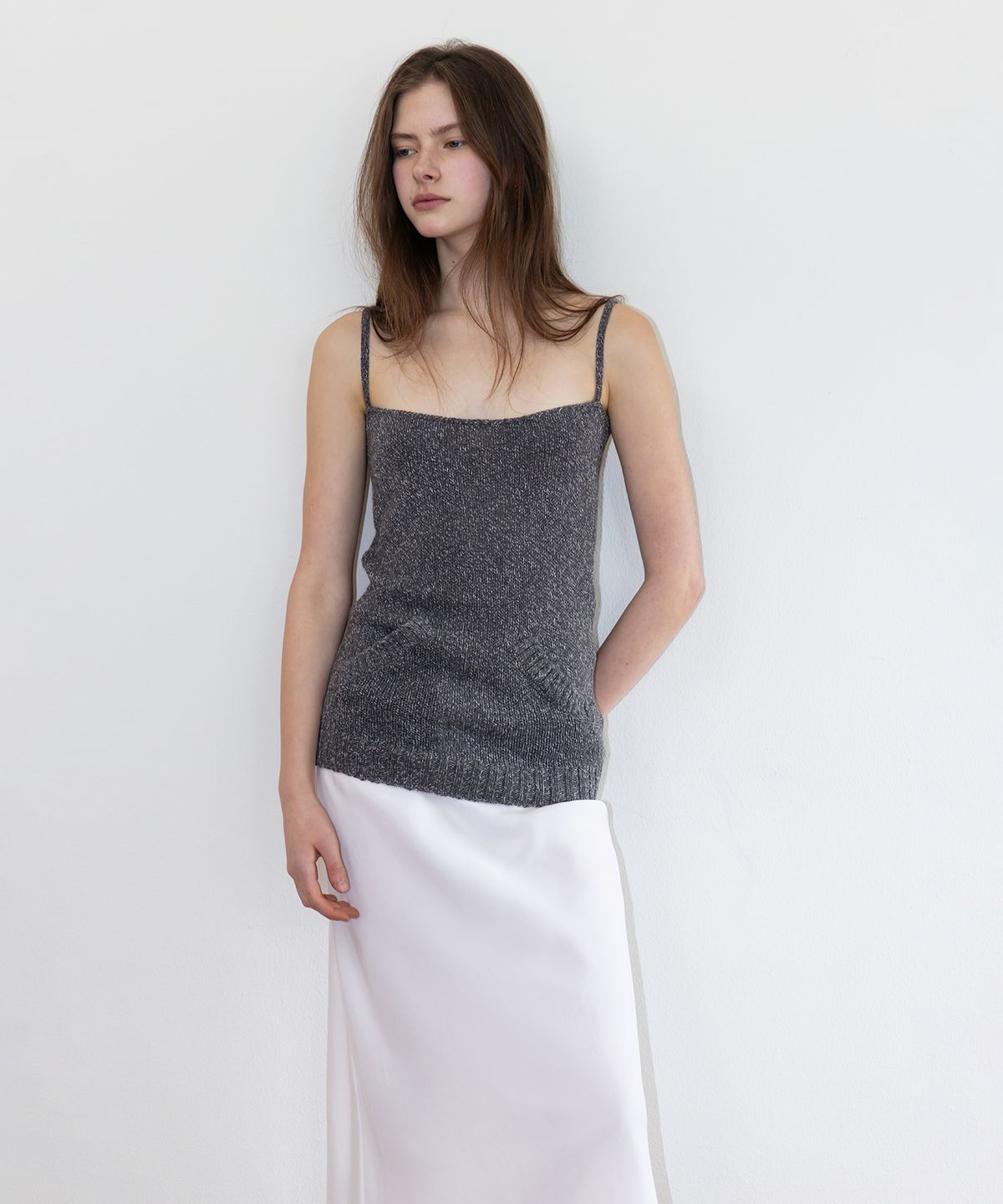 더 릴(THE LILLE) Rest Pocket Sleeveless Knit_Charcoal