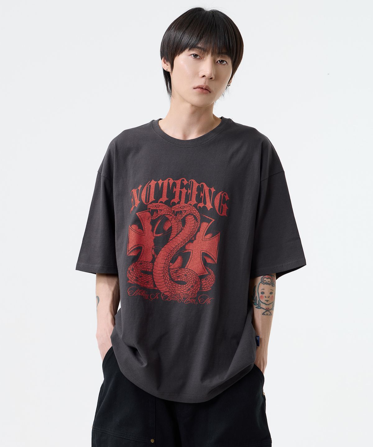 낫띵이즈베럴댄미(NOTHINGISBETTERTHANME) SNAKE GRAPHIC TEE_charcoal