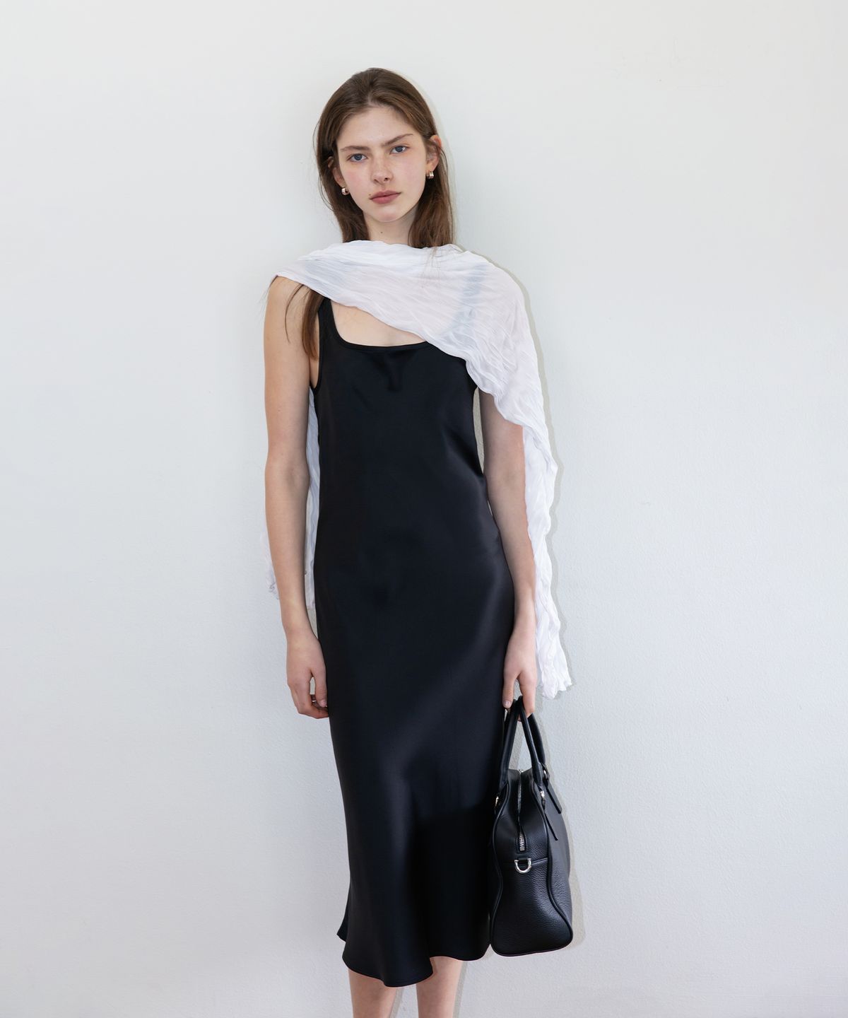 더 릴(THE LILLE) Plain Midi Satin Dress_Black