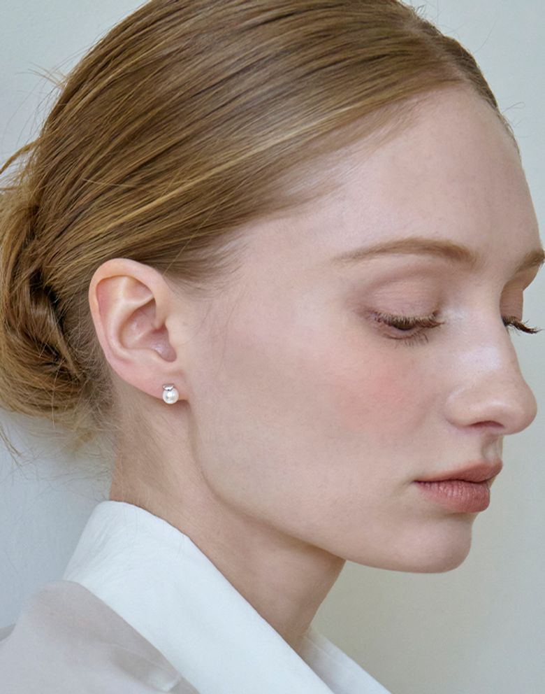 Pearl Scoop Stud Earrings / EBS048