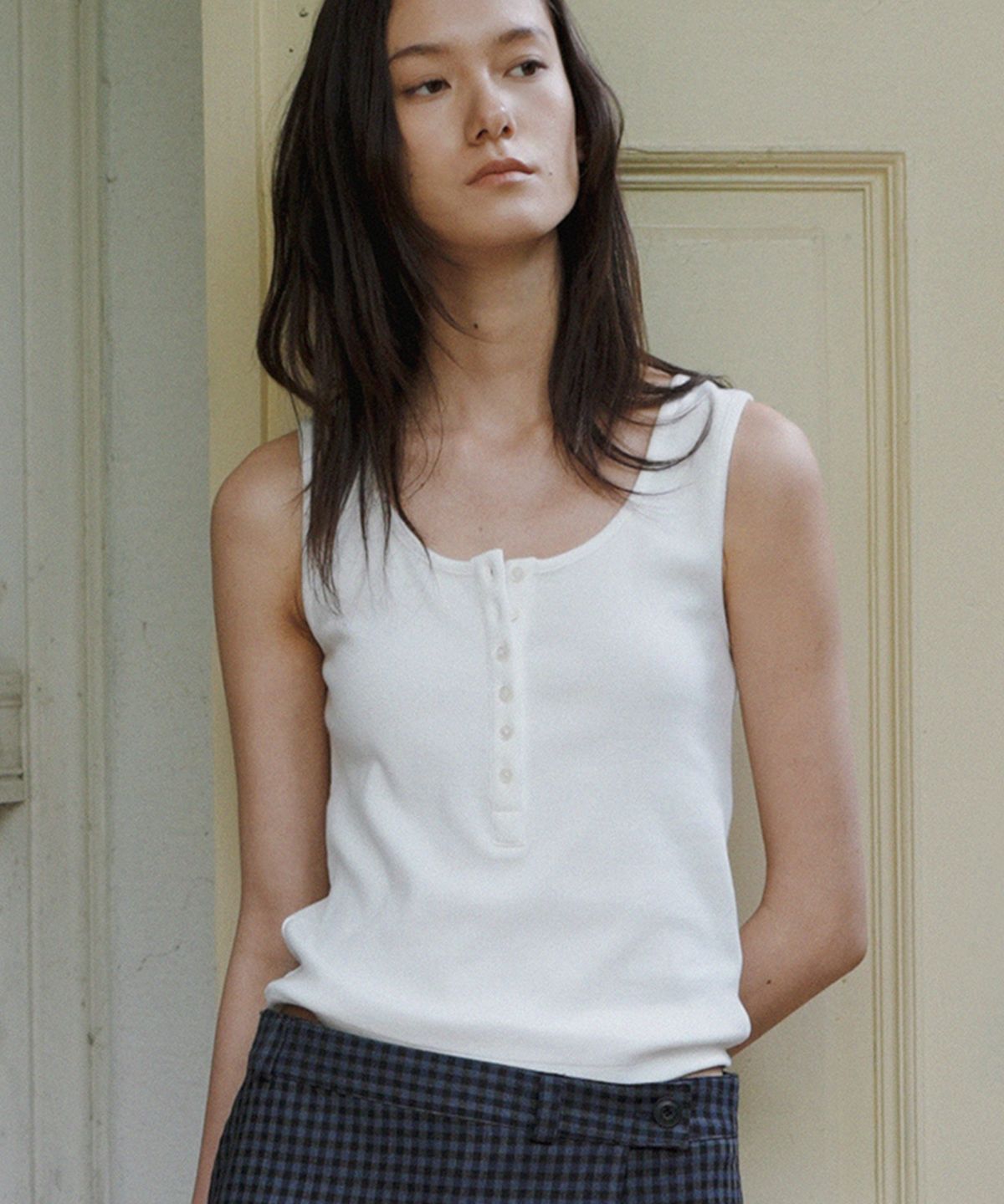 퀸스래빗(Q'SRB) Fine Ribbed Button Sleeveless Top_4colors