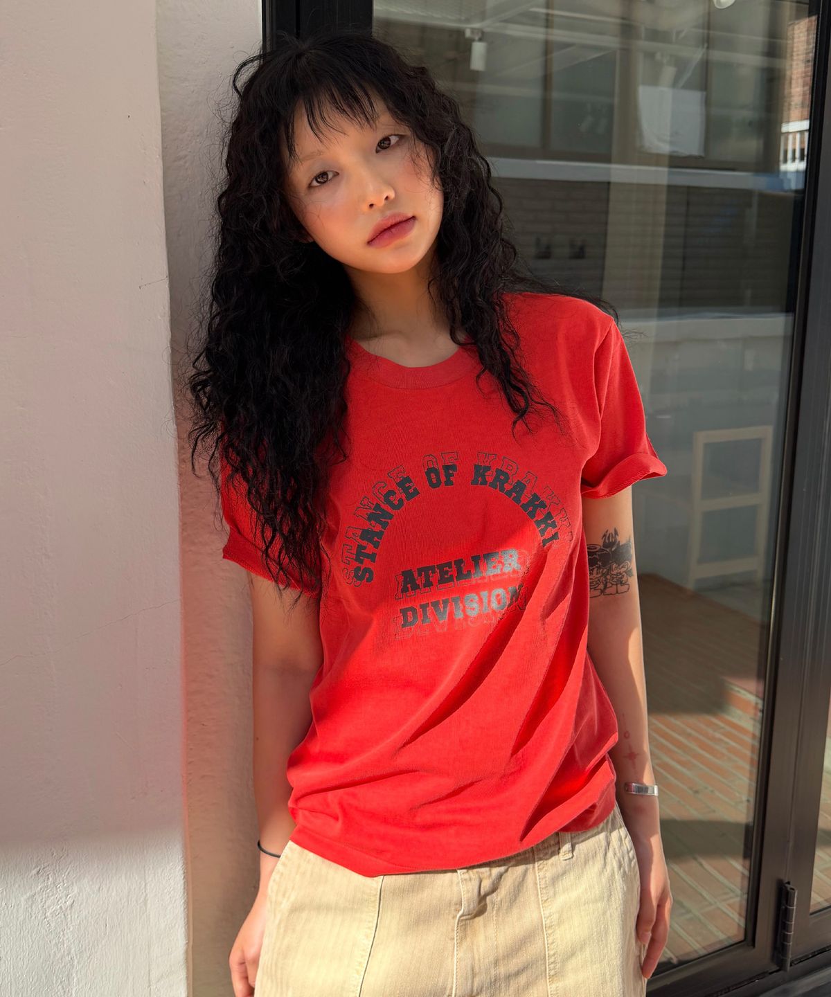 크래키(KRAKKI) [Women] Arch Logo Tee_Red [KR265PWT442]