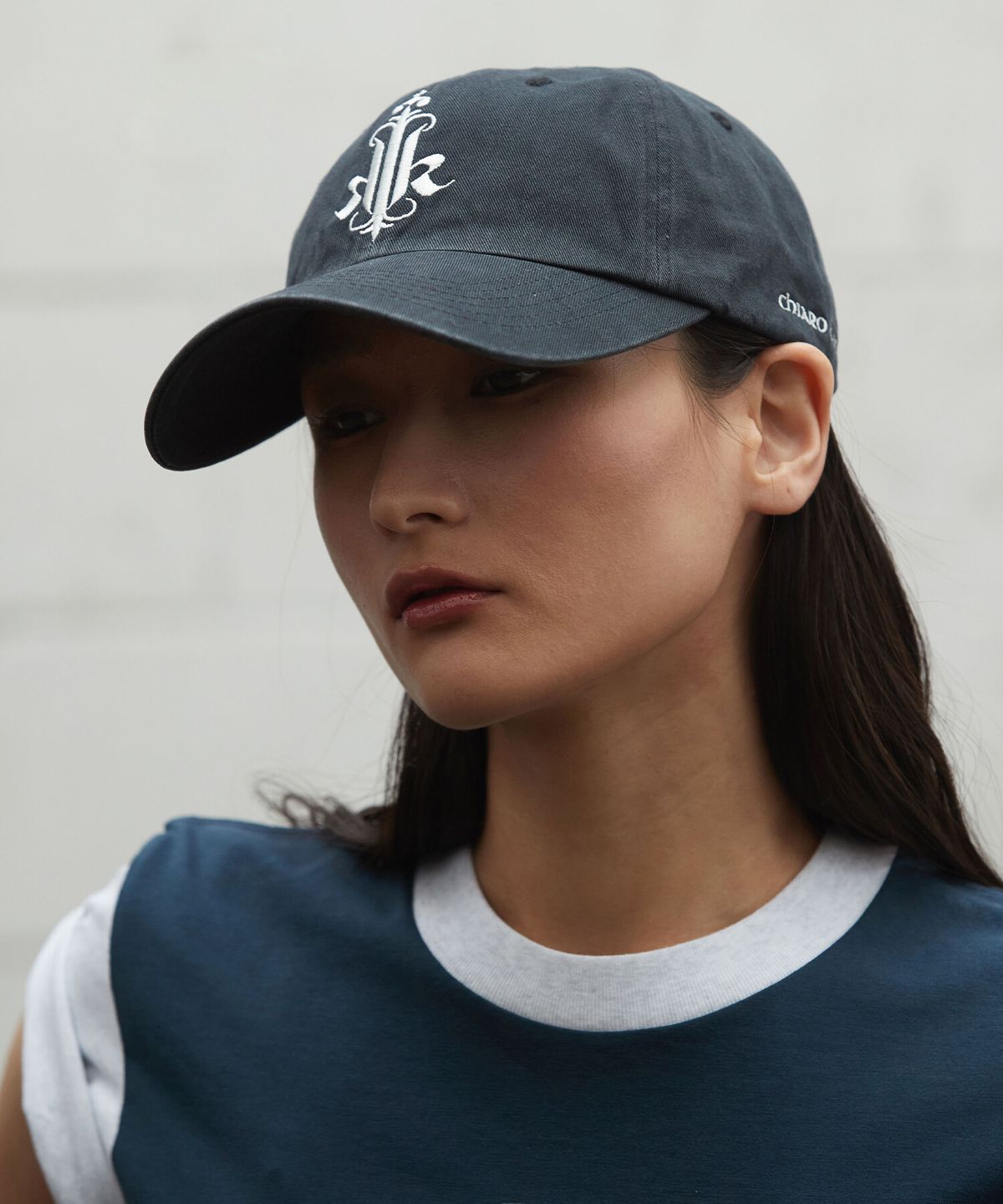 크래키(KRAKKI) [Unisex] Initial Logo Cap 01_Black [KR269POH402]