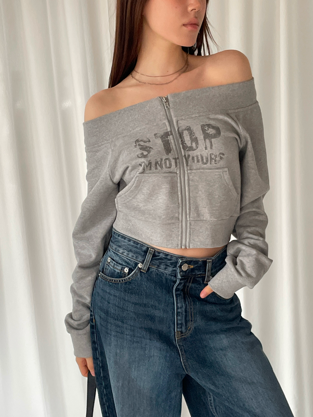 요키토키(YOKI TOKI) OFF-SHOULDER PRINTING SWEAT ZIP-UP [Grey]
