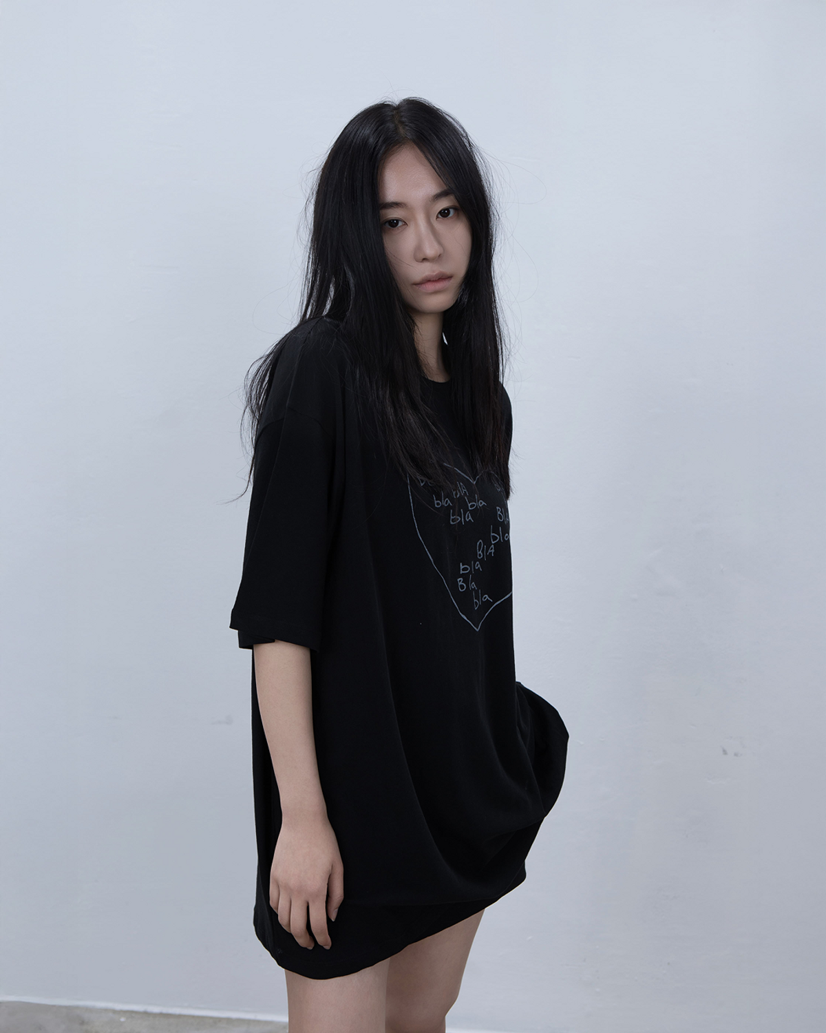 요키토키(YOKI TOKI) BLA BLA HEART OVER FIT T-SHIRT [Black]