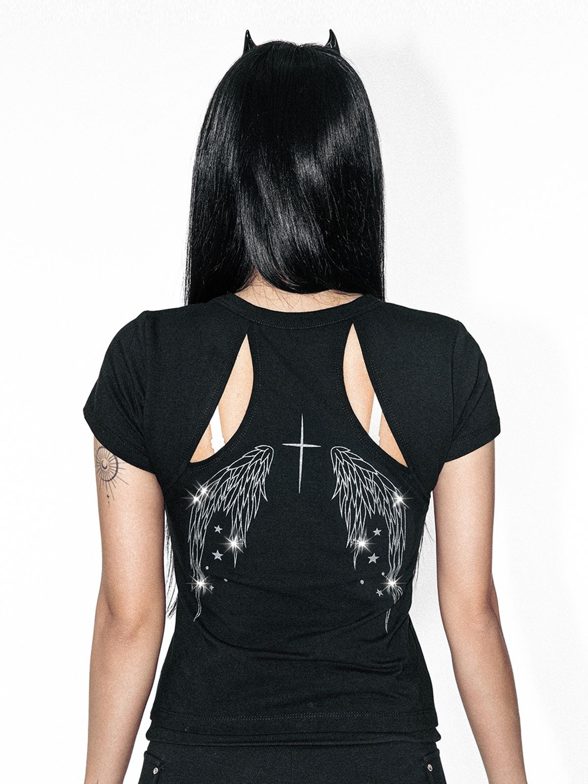레피브(REPIVV) Back Cutout Angel T-shirt (Black)