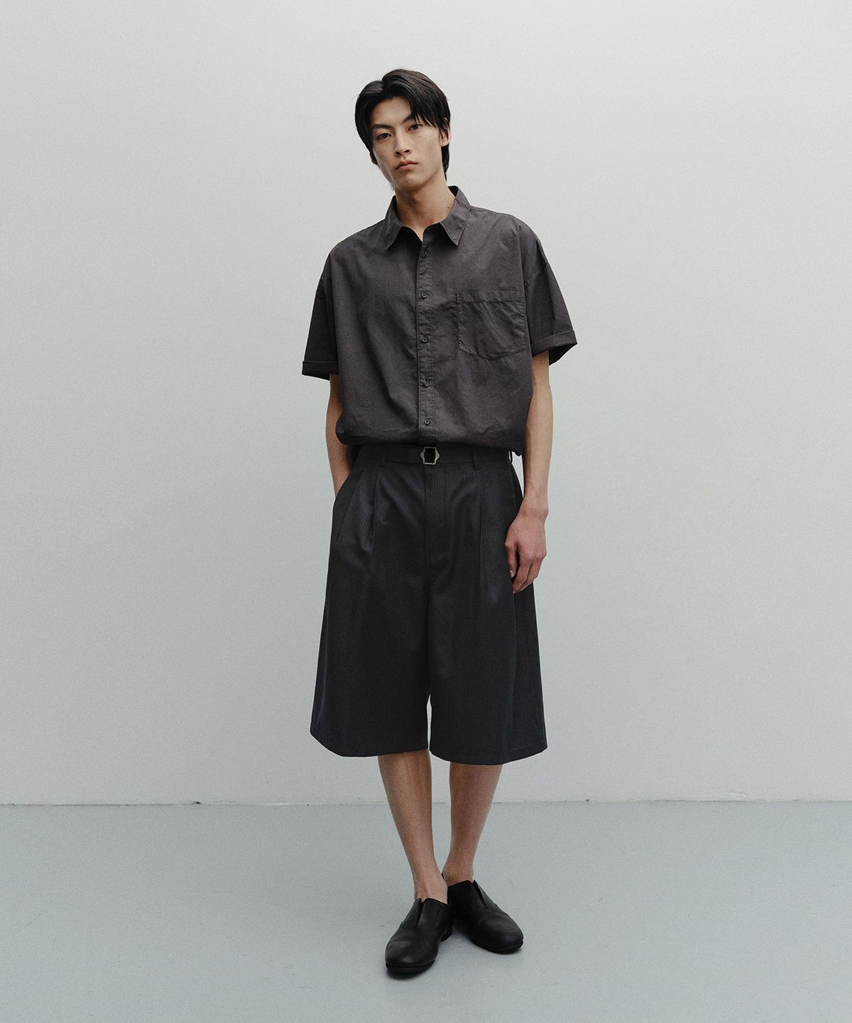어나더 오피스(ANOTHER OFFICE) Hemingway Stripe Bermuda Pants (Black)