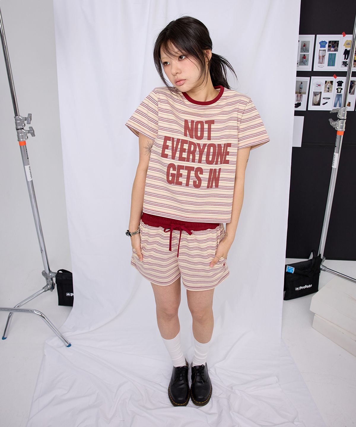 이이이알알알(EEERRR) Not everyone stripe set-up semi-crop T-shirt (Red)