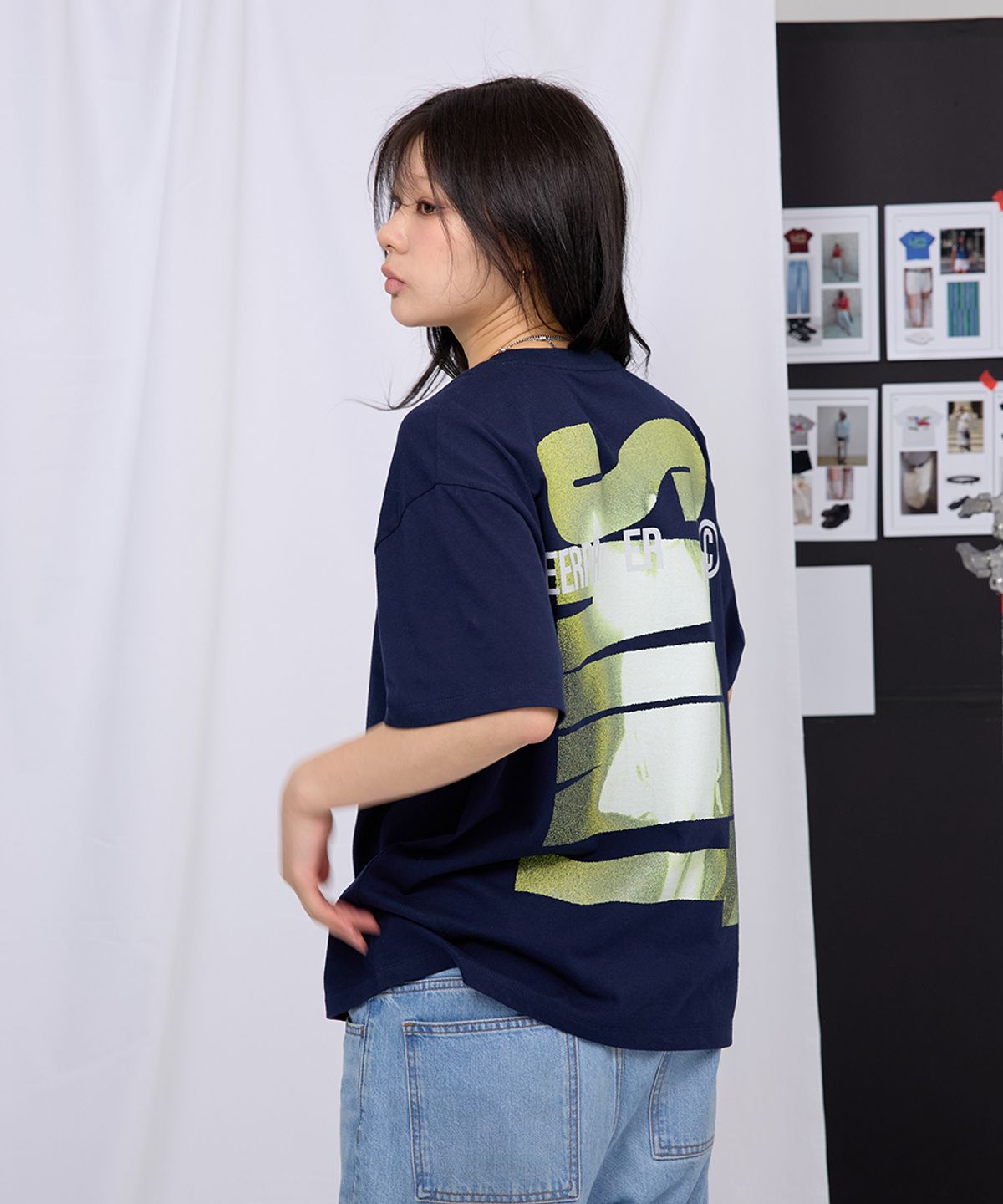이이이알알알(EEERRR) Big saint logo over-crop fit t-shirt (Navy)