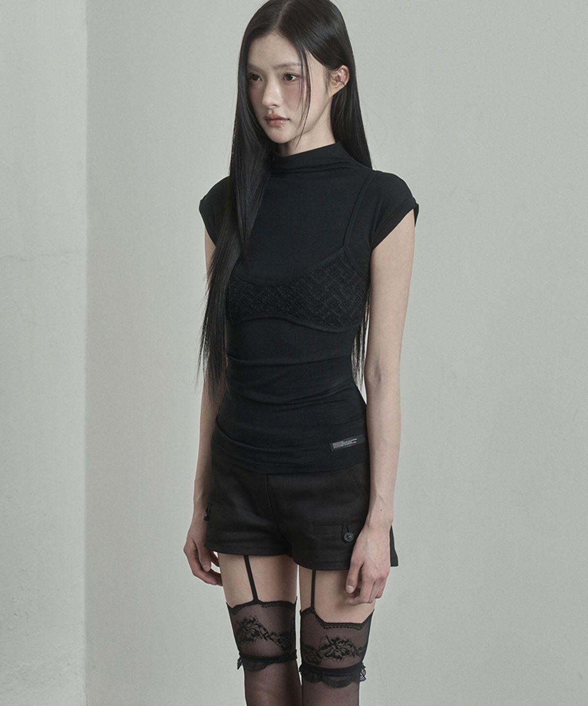 이네기(INEGI) Lace Bustier Half Neck Top (black)