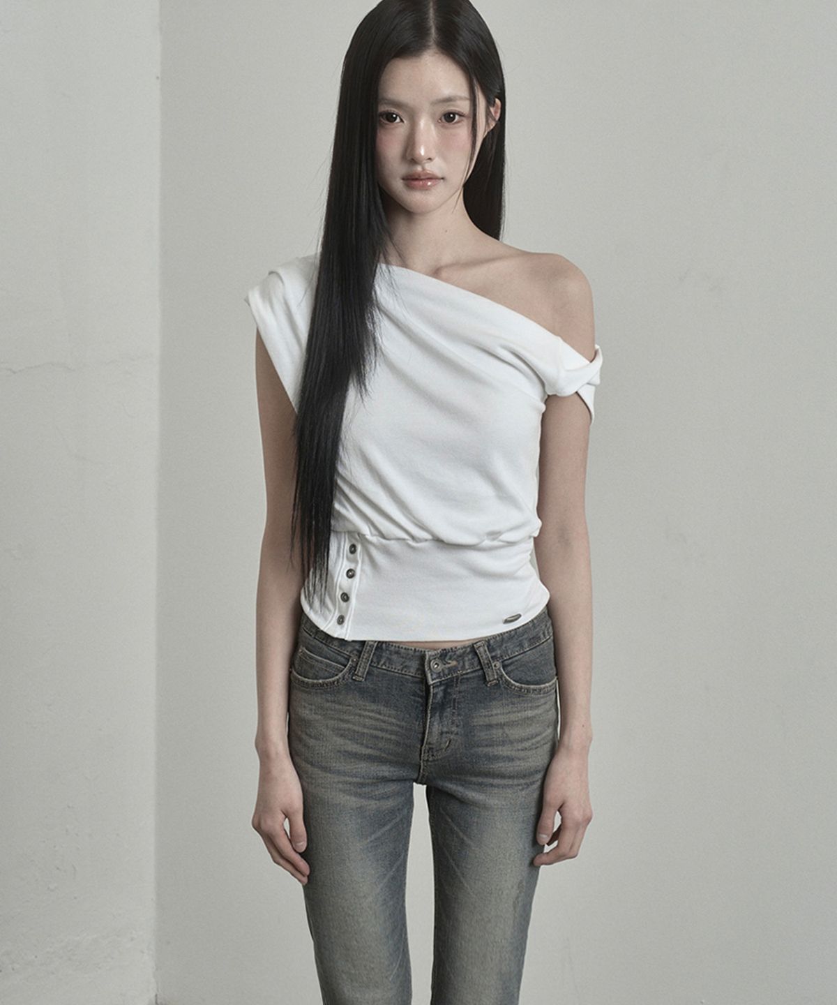 이네기(INEGI) Waist-Shaped Button Top (white)