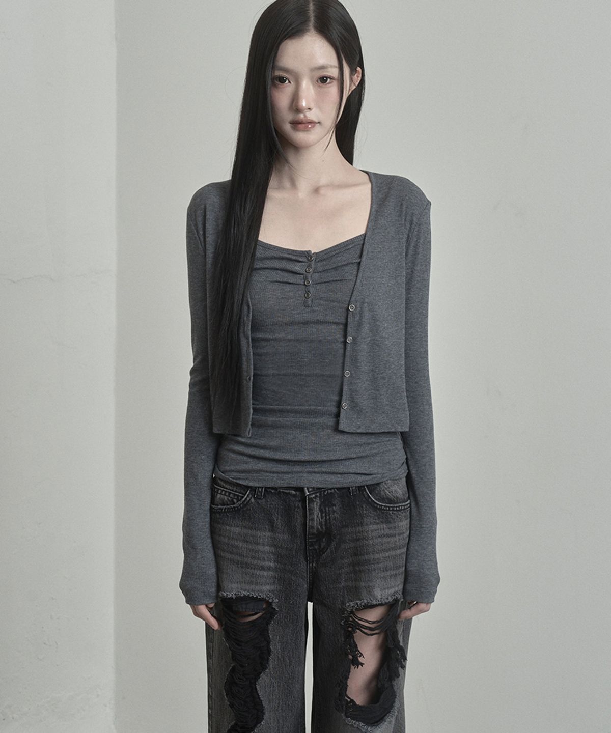 이네기(INEGI) Silvery Button Cardigan (charcoal)