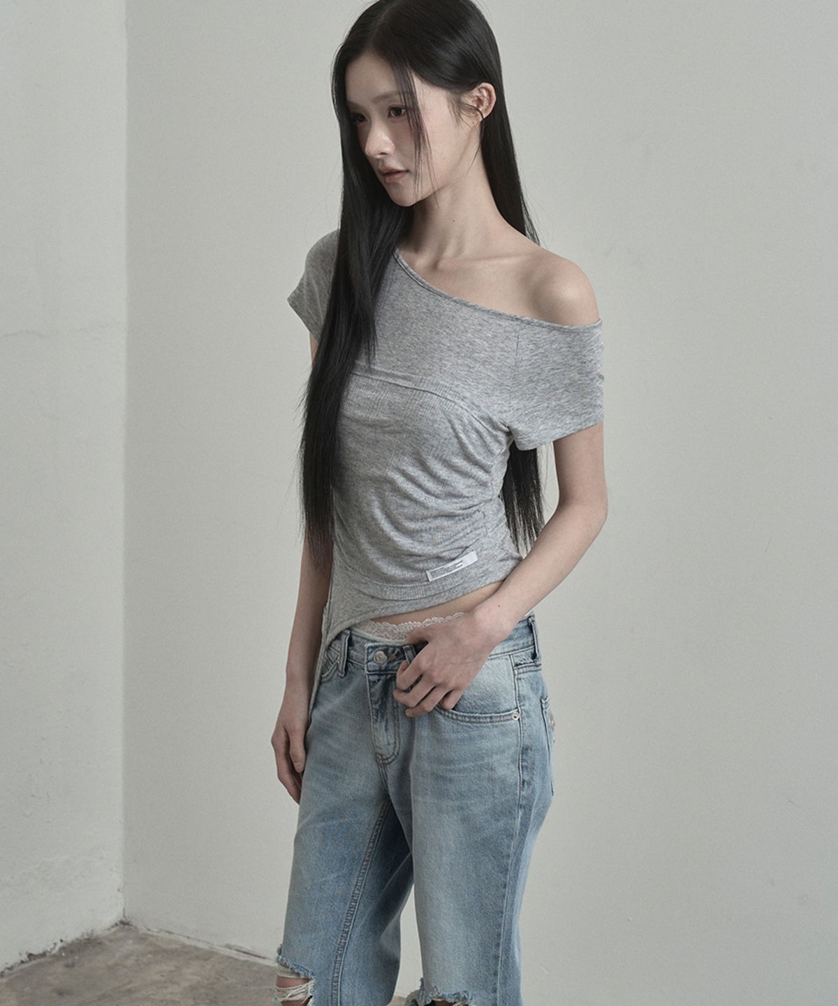 이네기(INEGI) Duple Layered One Shoulder Top (grey)