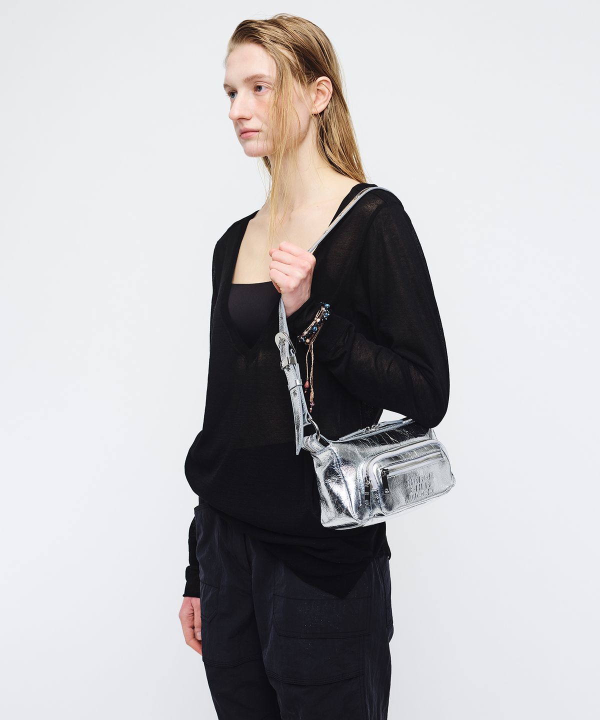 마지셔우드(MARGESHERWOOD) OUTPOCKET HOBO MINI_silver crinkle