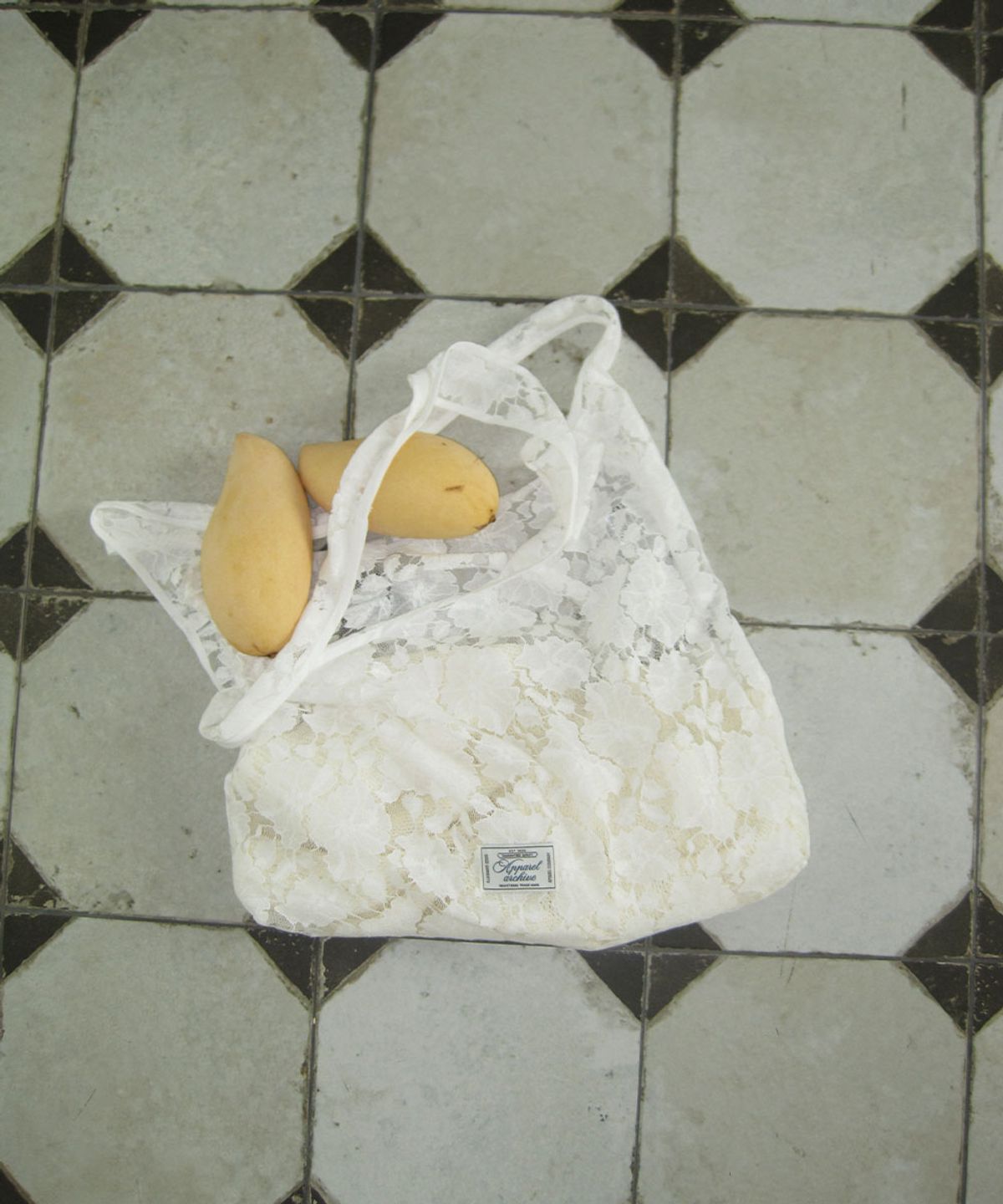 어패럴아카이브(APPAREL ARCHIVE) Lily lace shoulder bag - Ivory