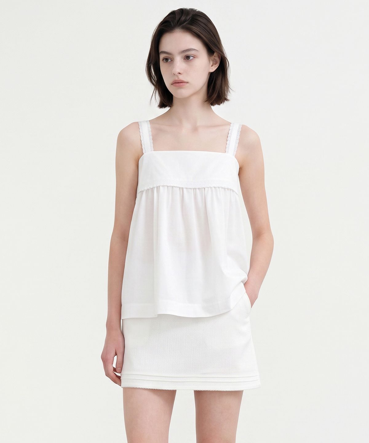 룩캐스트(LOOKAST) 조이 코튼 레이스 슬리브리스 블라우스_화이트 / JOY COTTON LACE SLEEVELESS BLOUSE_WHITE