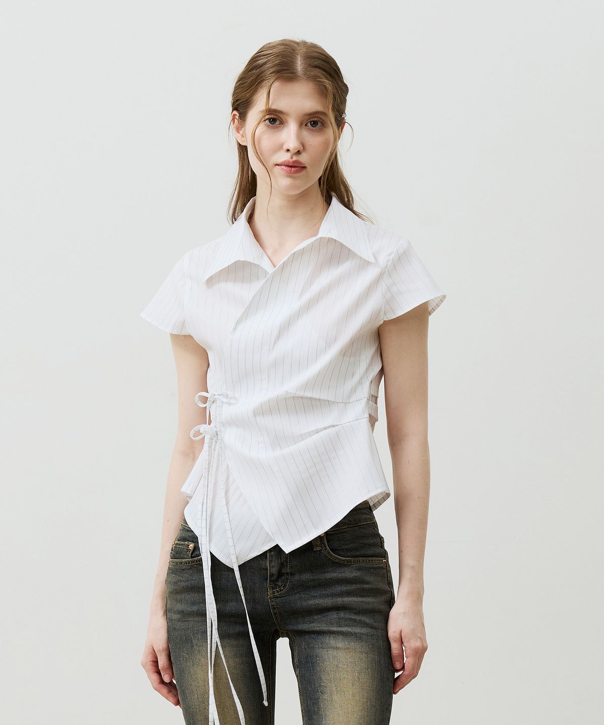 아리킴(ARIKIM) EVE STRIPE WRAP CAP SLEEVE SHIRT / WHITE