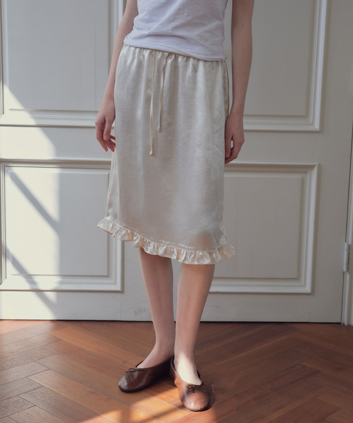 씨타(CITTA) Frill Detail Satin Midi Skirt_CTS630(Ivory)