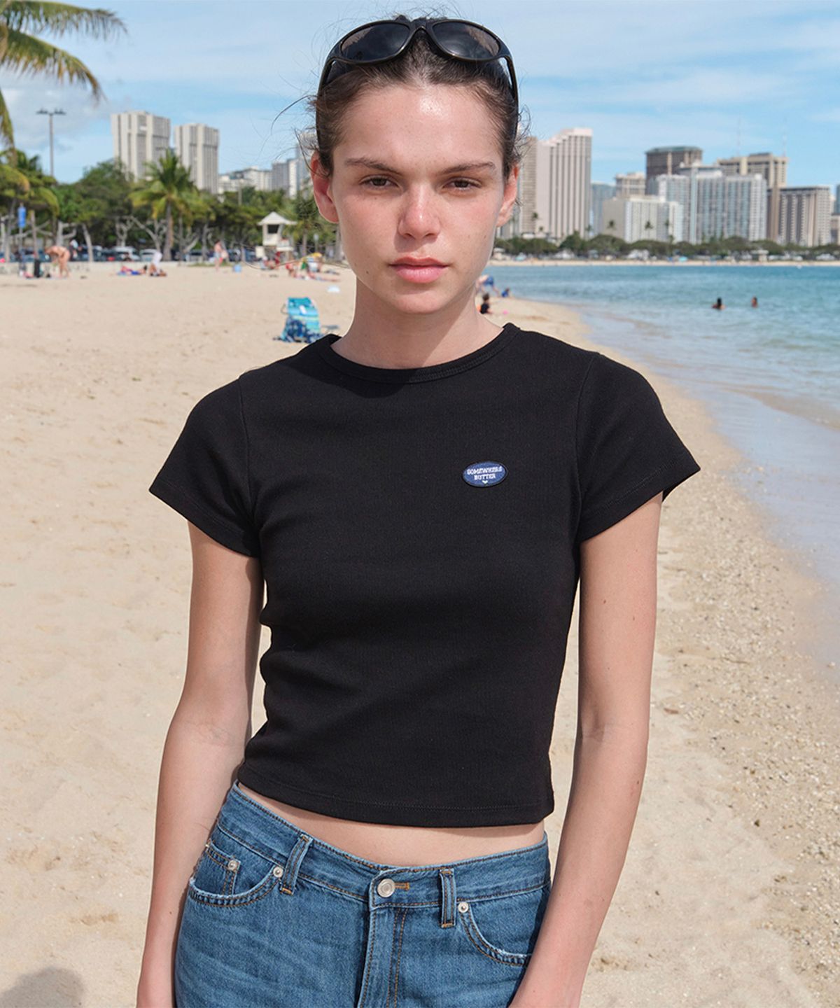 썸웨어버터(SOMEWHEREBUTTER) Cost Wappen Top - Black