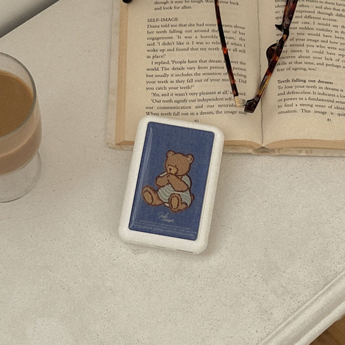 메이드모먼(MADEMOMENT) teddy in denim 디자인 [에폭시 맥세이프 보조배터리]