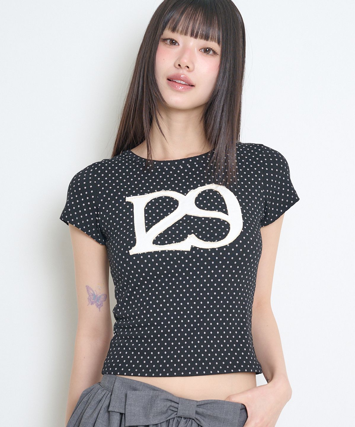 MUSINSA公式 | ILLIGO 129ロゴパッチフィッテッドTシャツブラックドット