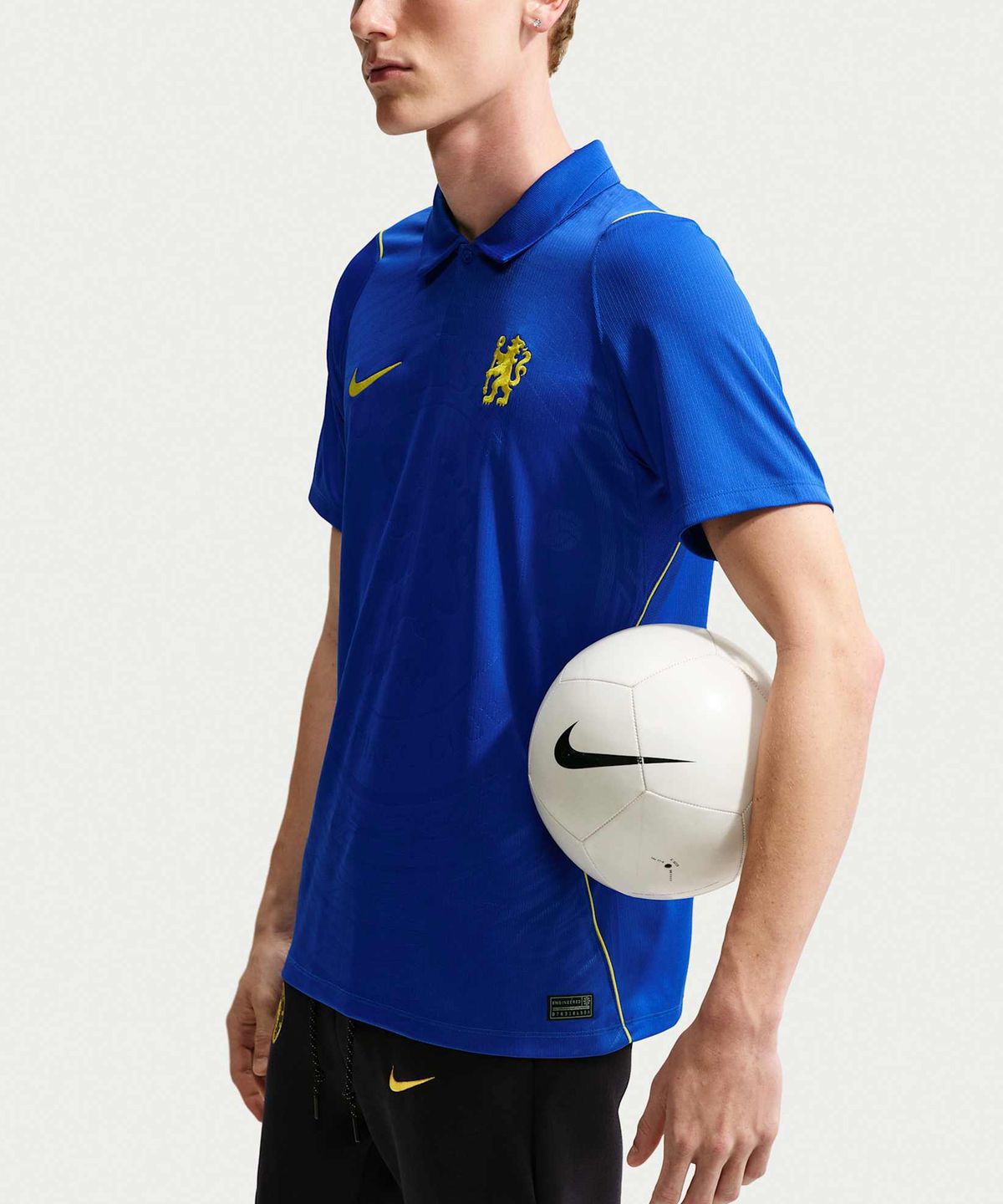 나이키(NIKE) 첼시 F.C. 2026/27 스타디움 홈 드라이 핏 축구 레플리카 저지 M - 브라이트 블루:미드웨스트 골드 / II1904-453