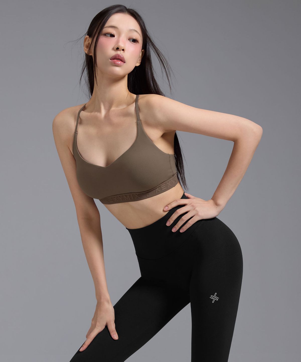 젝시믹스(XEXYMIX) 엠보 밴드로고 하트넥 브라탑 XFK3BR1517