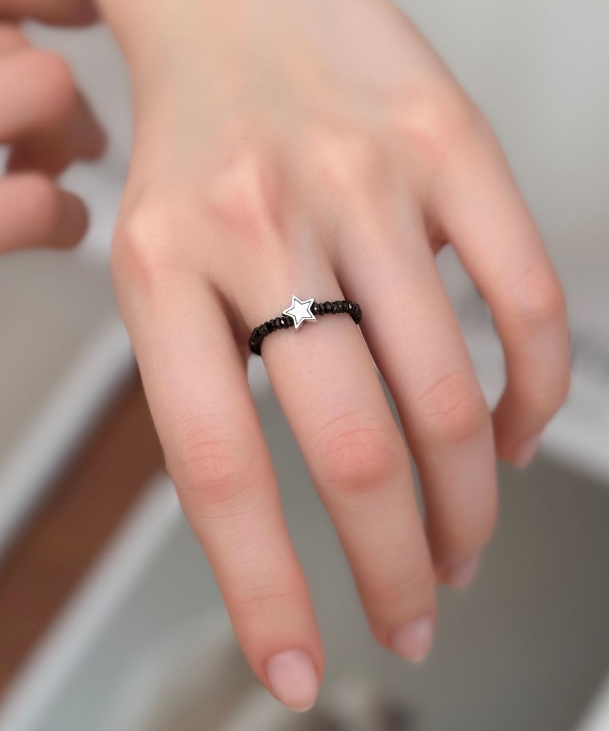 봉보(BONBEAU) Black spinel star charm beads Ring 925실버 스타 참 원석 블랙스피넬 비즈 반지