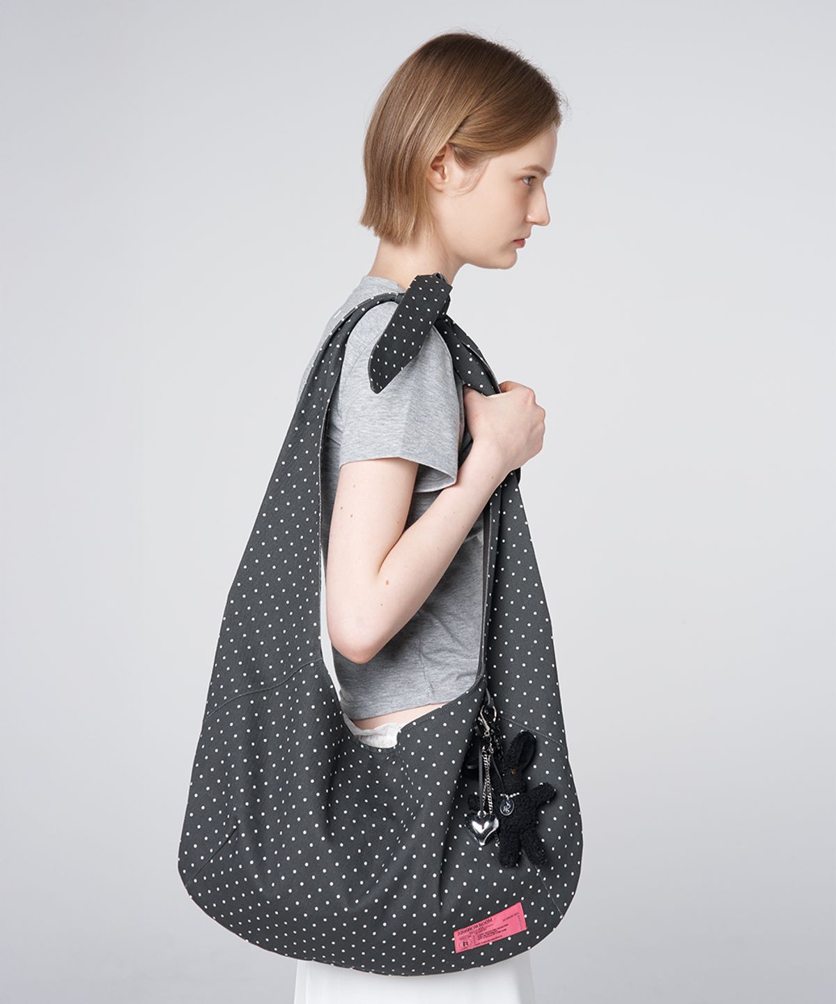 320쇼룸(320SHOWROOM) Dot Knot Shoulder Bag Charcoal