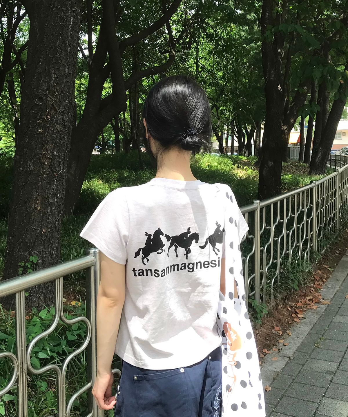 탄산마그네슘(TANSANMAGNESIUM) 홀스 래빗 티셔츠 (라이트핑크/블랙)